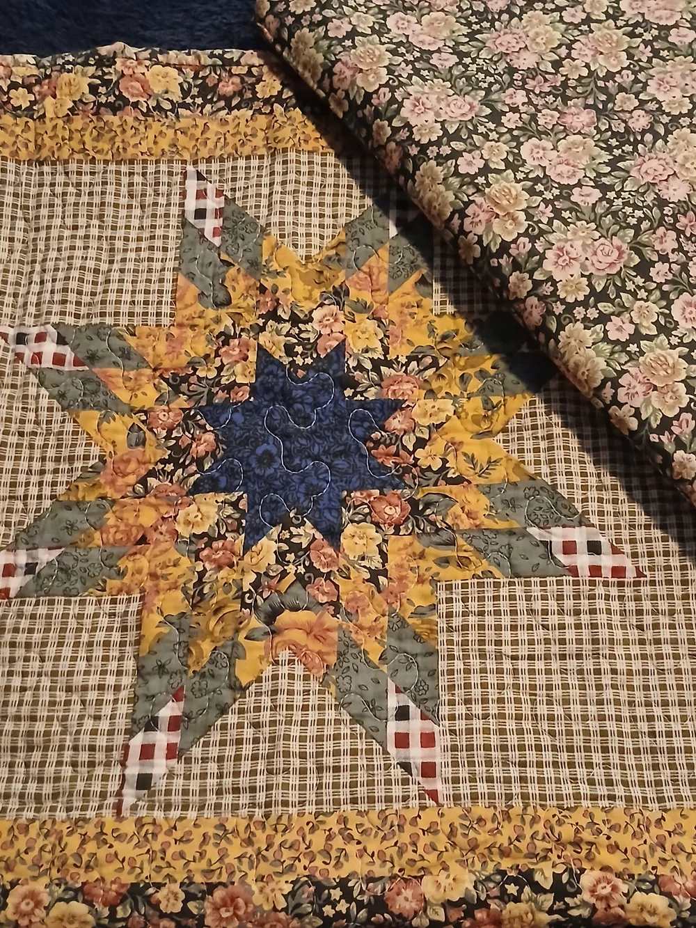 2-Quilted Star Patchwork Shams in Beige and Yellow